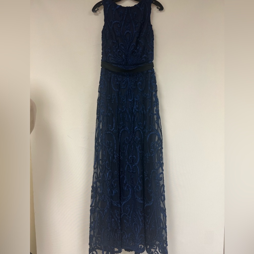 Mom Cheri NAVY/BLACK embroidered sleeveless V-back long gown - Picture 14 of 14